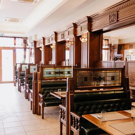 Dabas Hotel ホテル
